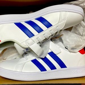 ❌SOLD❌NIB Adidas Grand Courts kids size 2